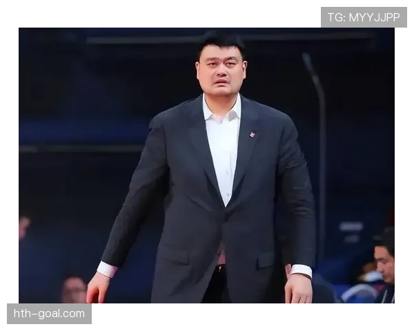 姚明家里那个篮球场到底是给谁准备的日常逛超市照明反差太大了吧