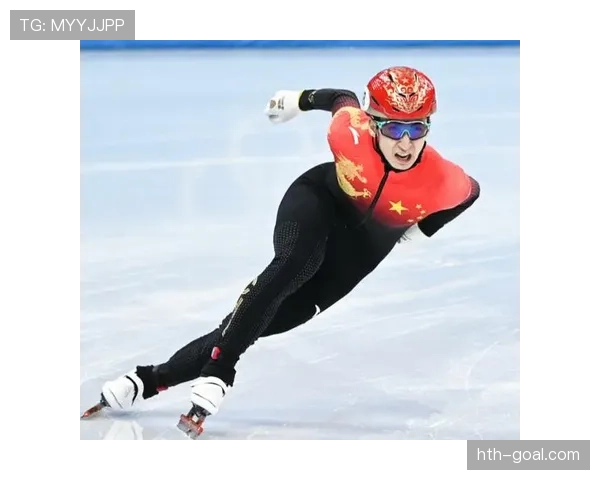 武大靖训练完直接啃冰块，这自律狠人连解渴都像在卷别人